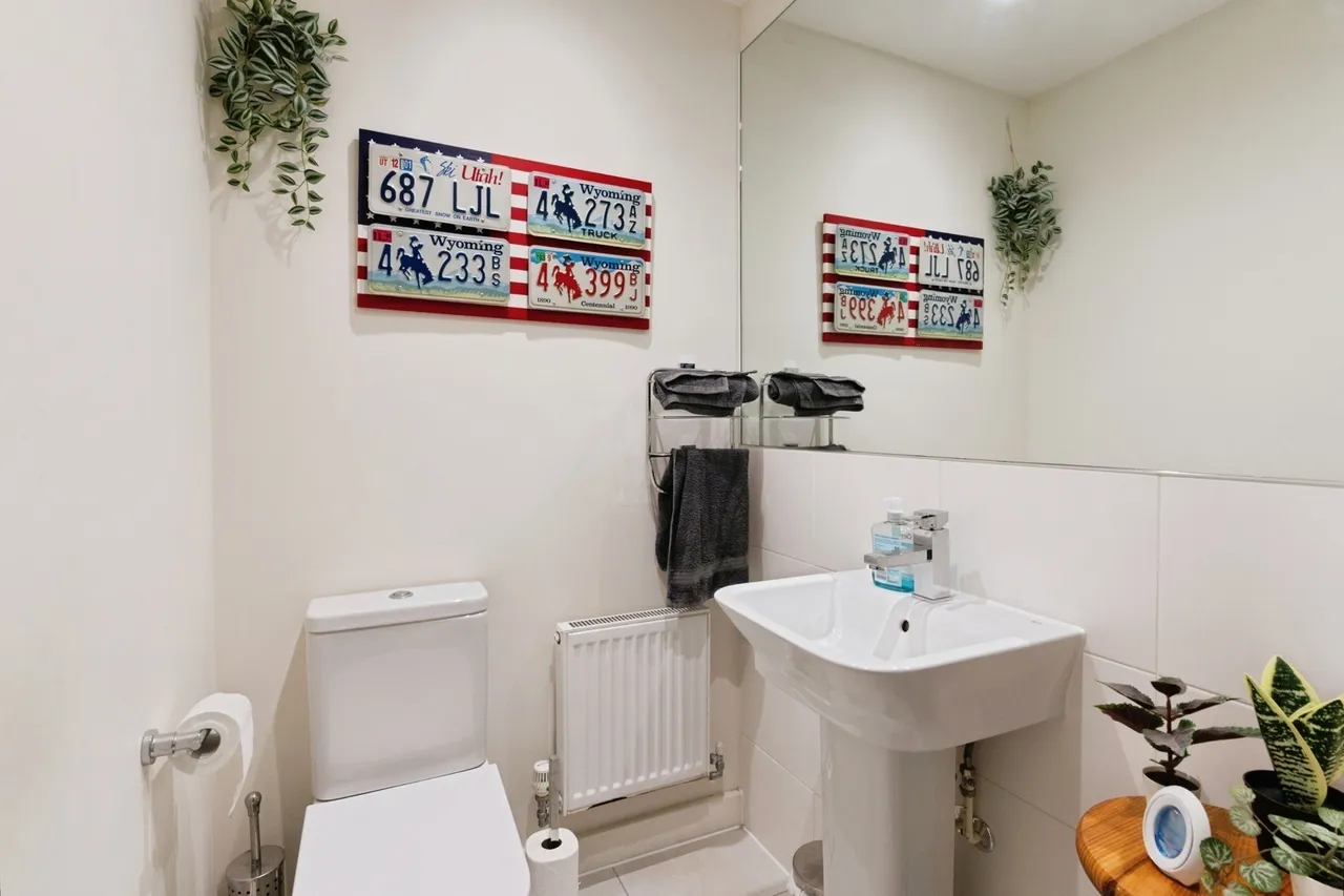 Paddocks Close, ROCHFORD, Essex, SS4, photo 13