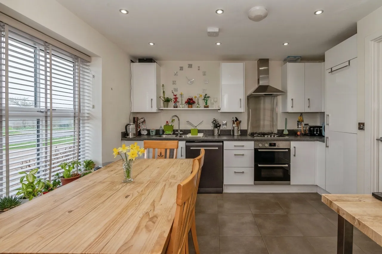 Paddocks Close, ROCHFORD, Essex, SS4, photo 3