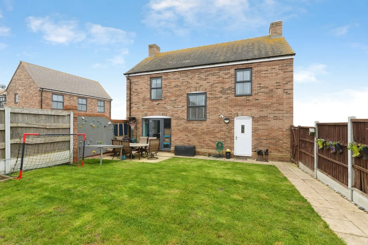 Paddocks Close, ROCHFORD, Essex, SS4, photo 17