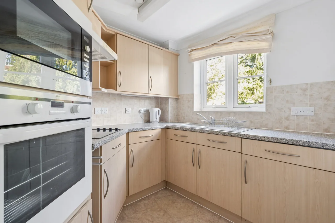 Holtsmere Close, Watford, WD25, photo 6