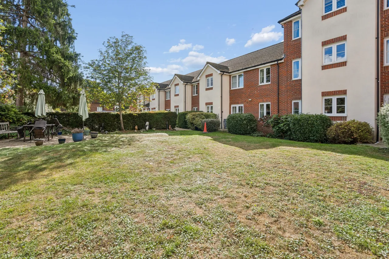 Holtsmere Close, Watford, WD25, photo 11