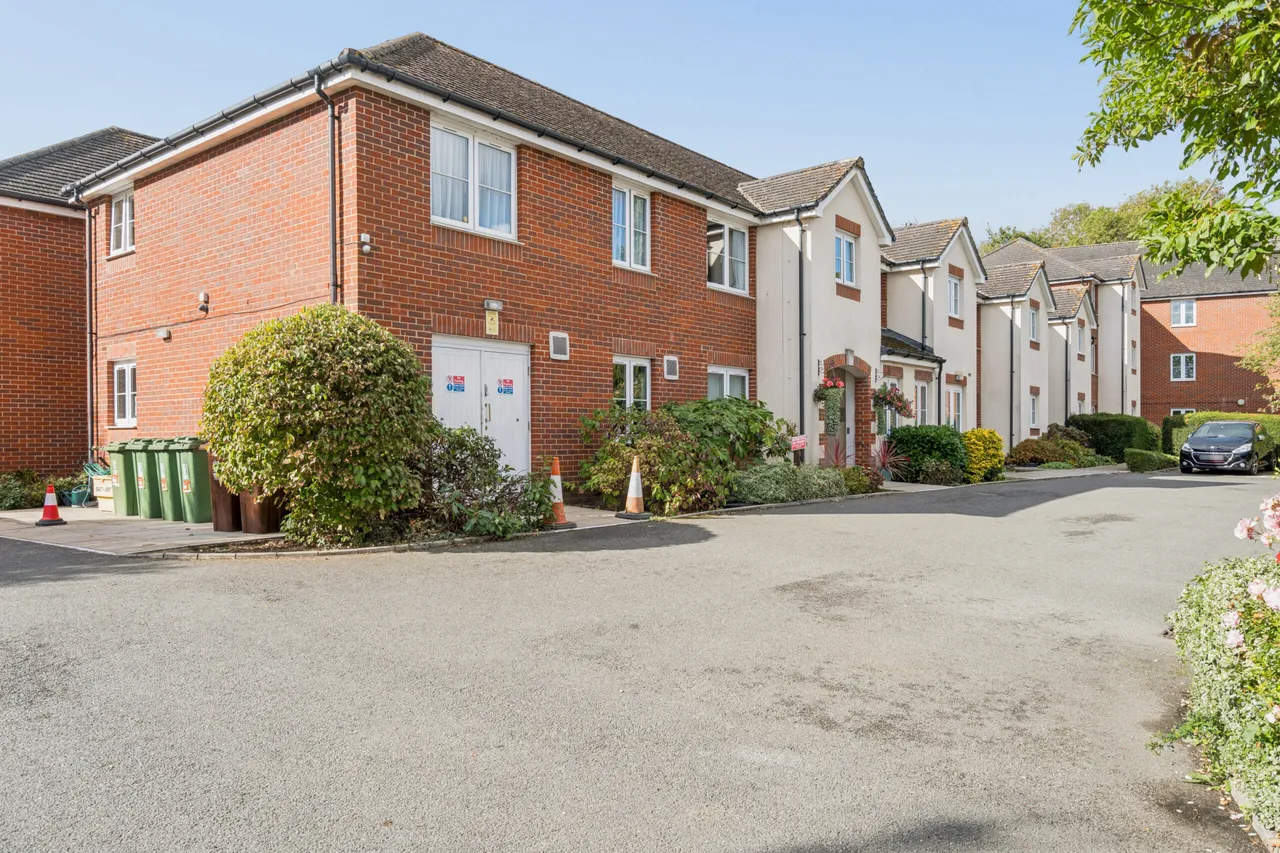 Holtsmere Close, Watford, WD25, photo 2