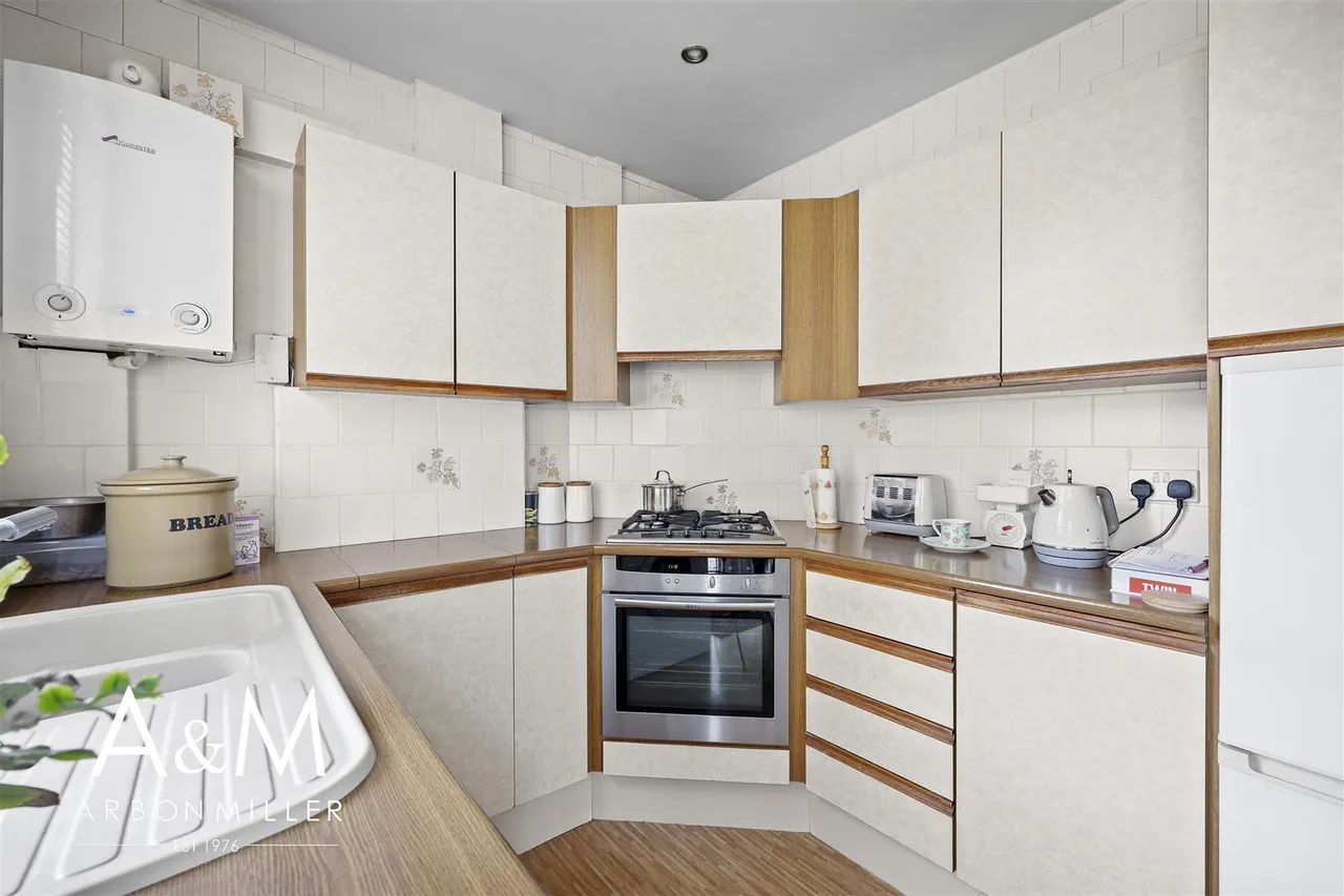 Perkins Road, Newbury Park, Essex, Ilford, IG27NJ, photo 8
