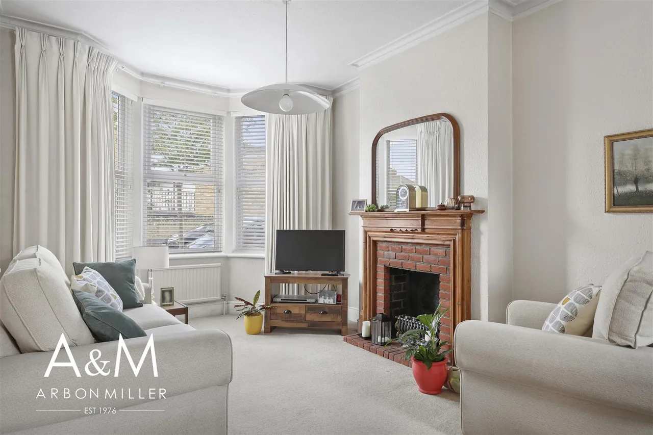 Perkins Road, Newbury Park, Essex, Ilford, IG27NJ, photo 2