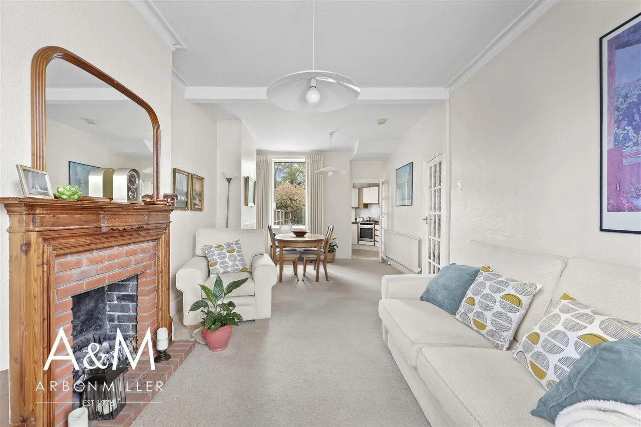 Perkins Road, Newbury Park, Essex, Ilford, IG27NJ, photo 4