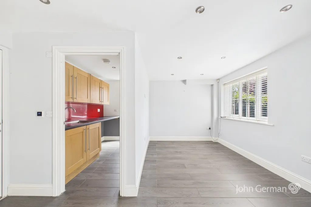 Wright Crescent, Ashbourne, photo 6