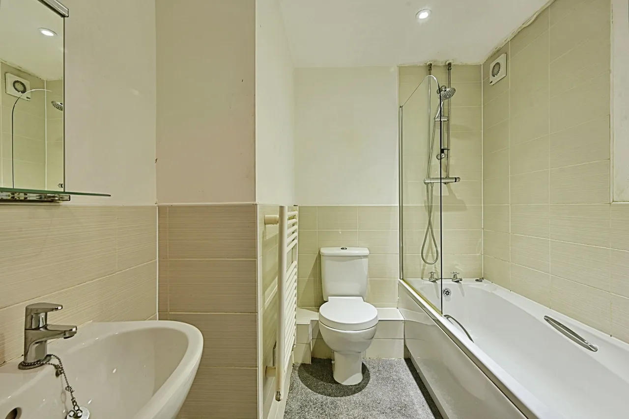 Farnley Crescent, Leeds, West Yorkshire, LS12, photo 7