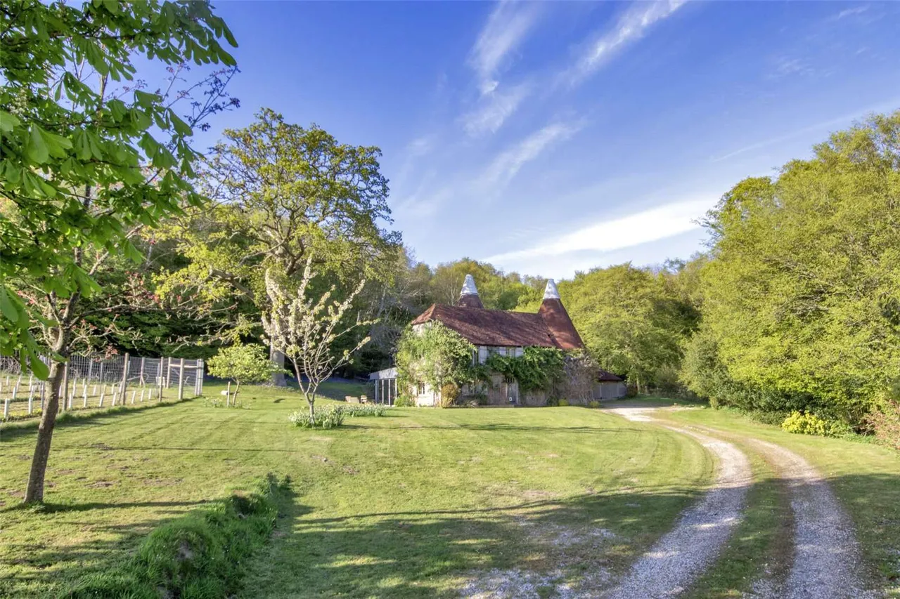 Witherenden Hill, Burwash, Etchingham, East Sussex, TN19 7JN, photo 2