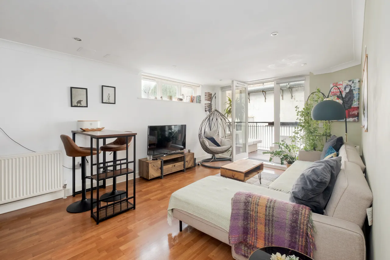 1 bed flat for sale, Kingsland Road, London, E8