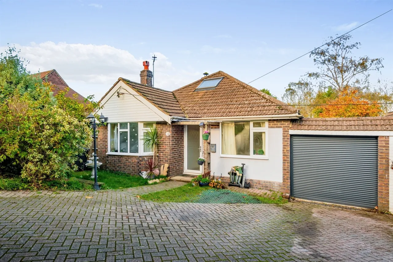 3 bed house for sale — Station Road, Sharpthorne, East Grinstead