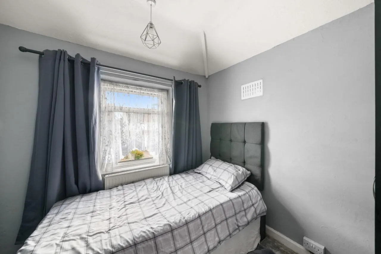Shelley Crescent, Southall, UB1, photo 8