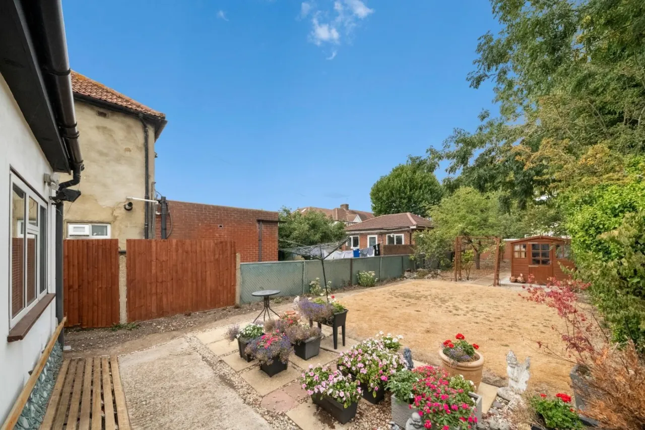 Shelley Crescent, Southall, UB1, photo 11