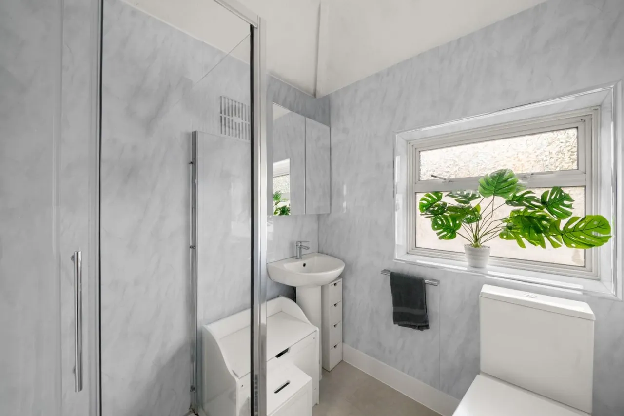 Shelley Crescent, Southall, UB1, photo 9