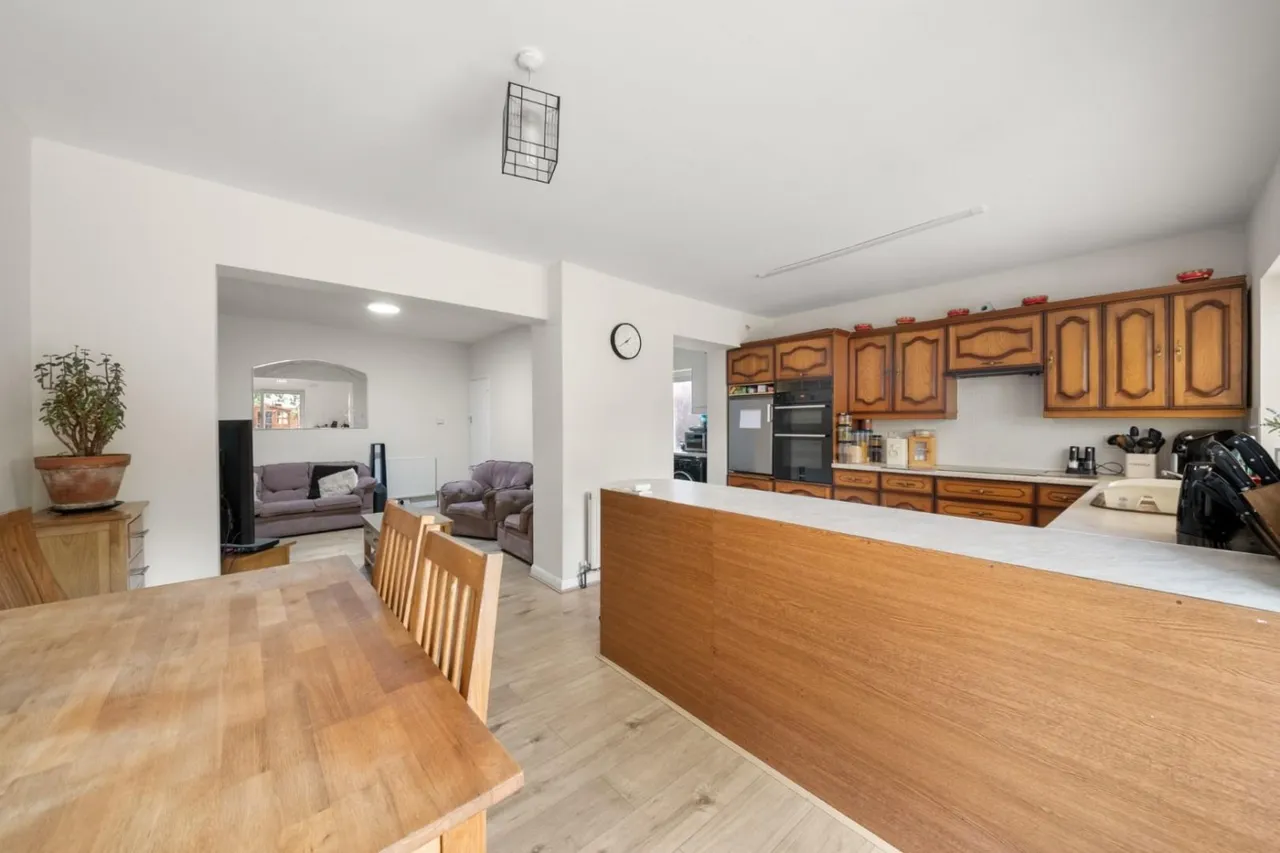 Shelley Crescent, Southall, UB1, photo 5