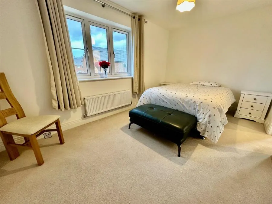 Nuthatch Drive, Finchwood Park, RG40, photo 6