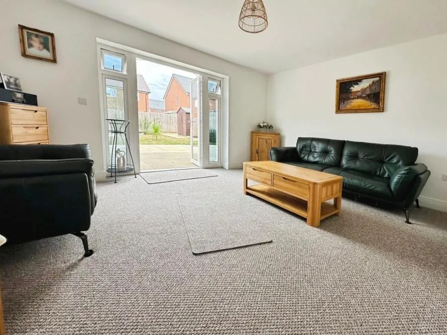 Nuthatch Drive, Finchwood Park, RG40, photo 2