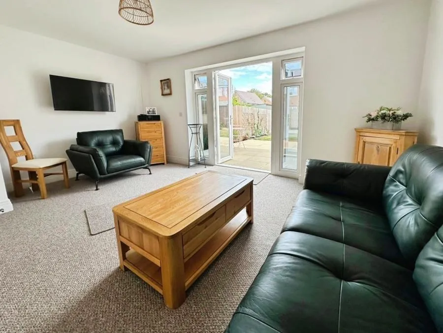 Nuthatch Drive, Finchwood Park, RG40, photo 3