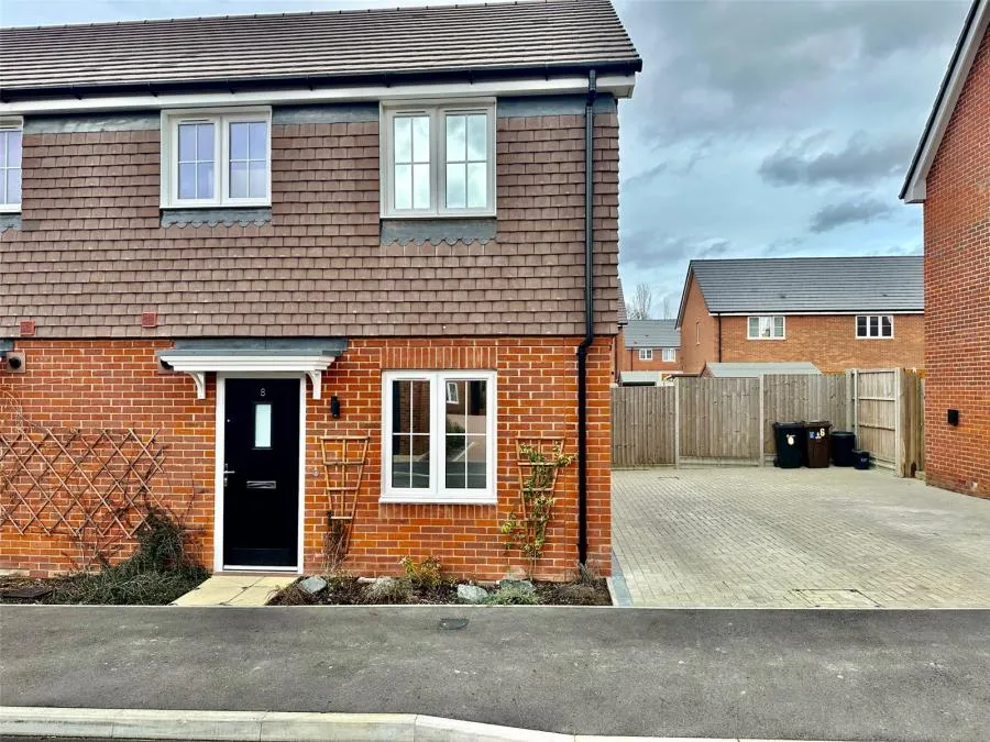 2 bed house for sale, Nuthatch Drive, Finchwood Park, RG40