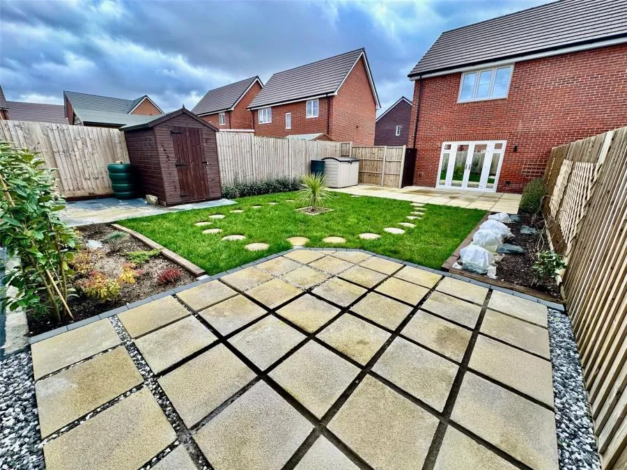 Nuthatch Drive, Finchwood Park, RG40, photo 13