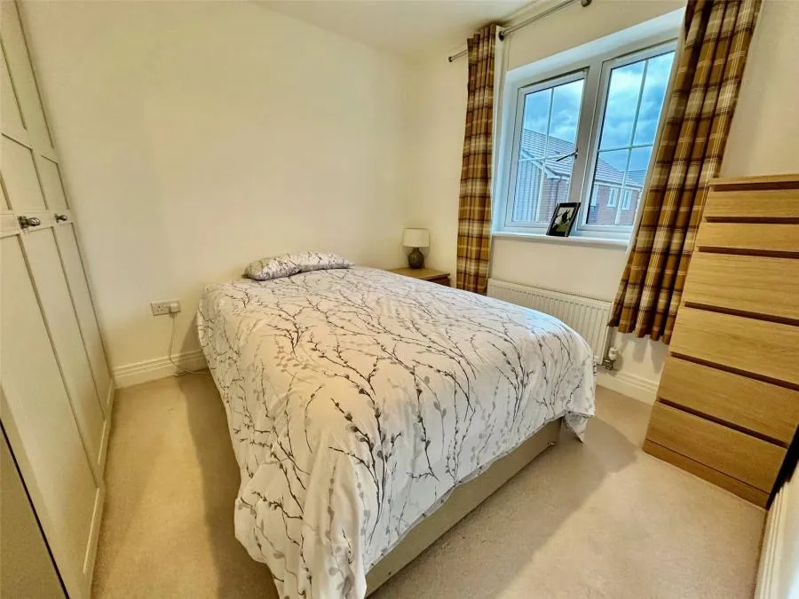 Nuthatch Drive, Finchwood Park, RG40, photo 7