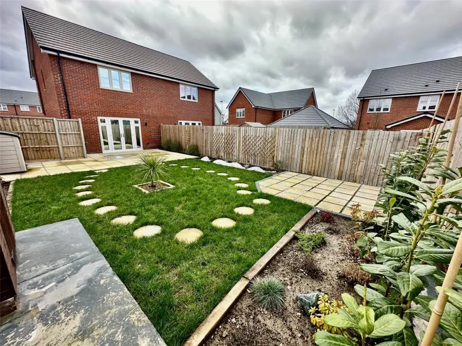 Nuthatch Drive, Finchwood Park, RG40, photo 10