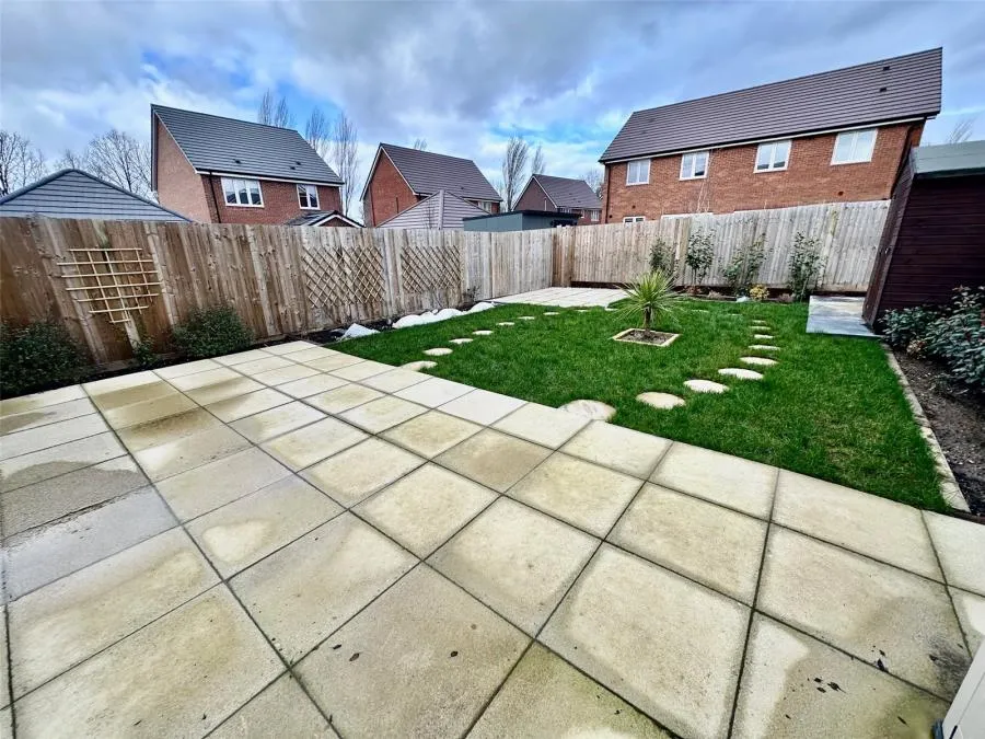 Nuthatch Drive, Finchwood Park, RG40, photo 12