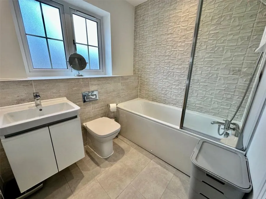Nuthatch Drive, Finchwood Park, RG40, photo 8