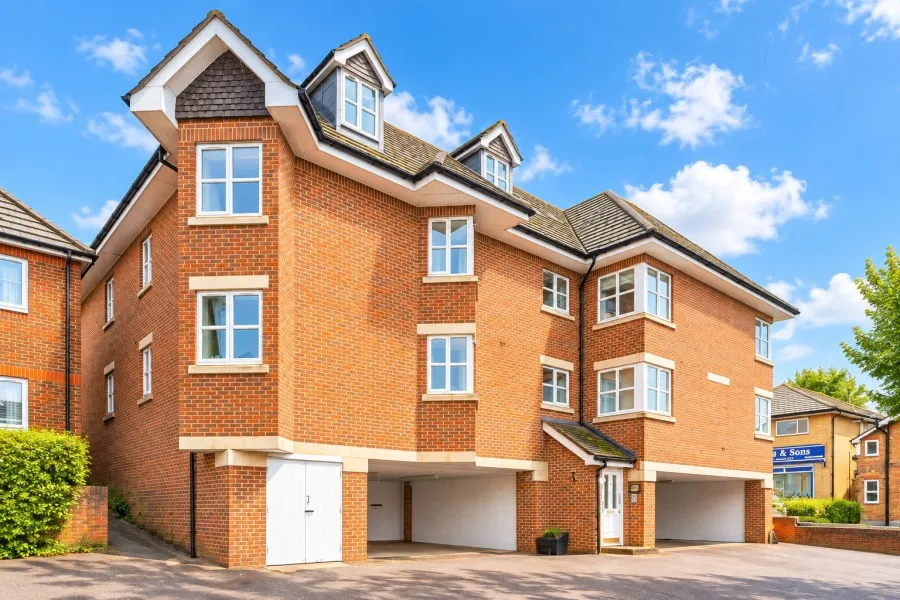 Tudor Court, Woking, GU21, photo 5