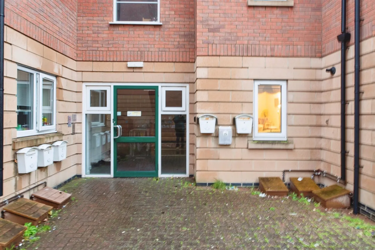 2 bed flat for sale — The Hedgerows, Sleaford