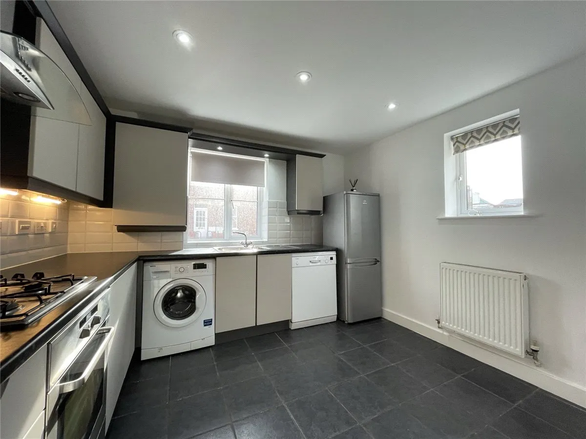 Thornycroft Close, Newbury, RG14, photo 2