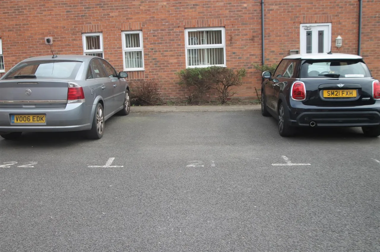 Smalman Close, Stourbridge, photo 16