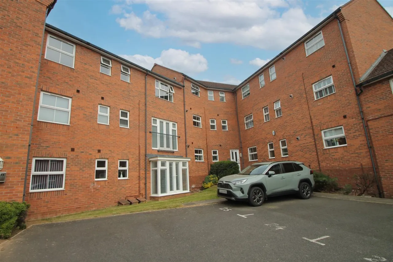 2 bed property for sale — Smalman Close, Stourbridge