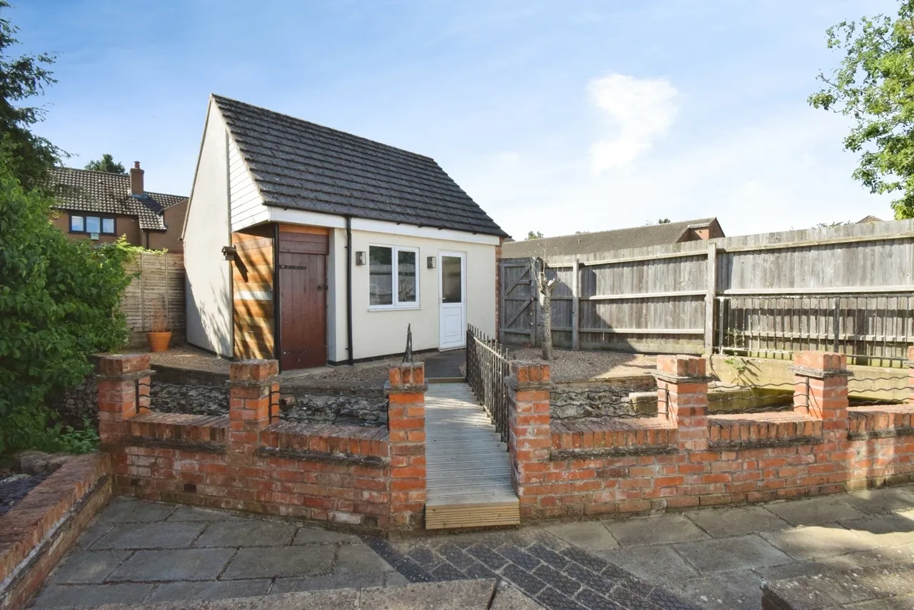 The Parade, Fleckney, LE8, photo 17