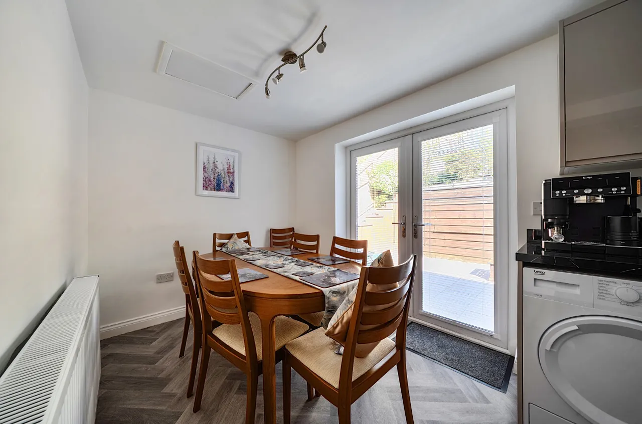 Sycamore Drive, Newtown, photo 8