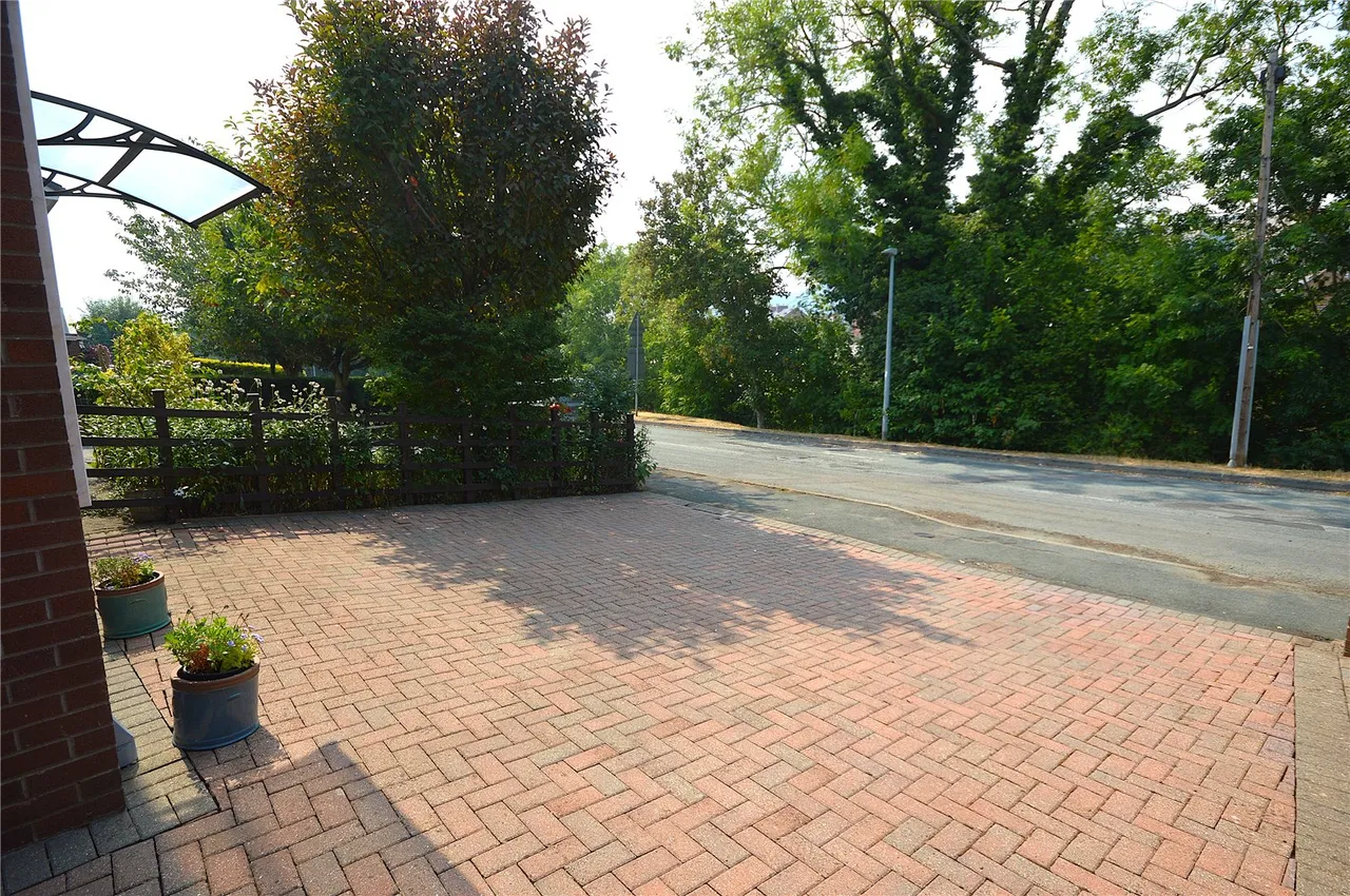 Sycamore Drive, Newtown, photo 28