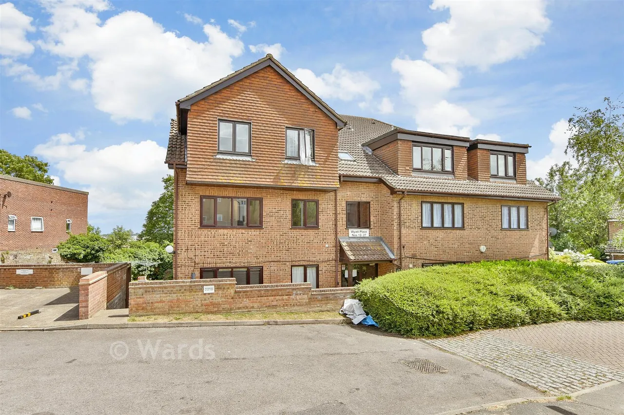 2 bed flat for sale, Wyatt Place, Rochester, ME2