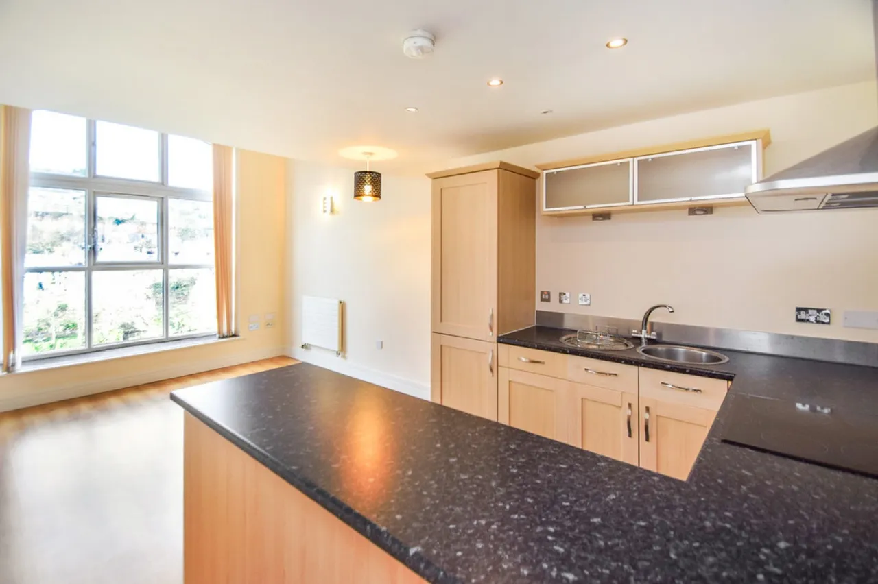 Low Westward Lane, Huddersfield, HD7, photo 2