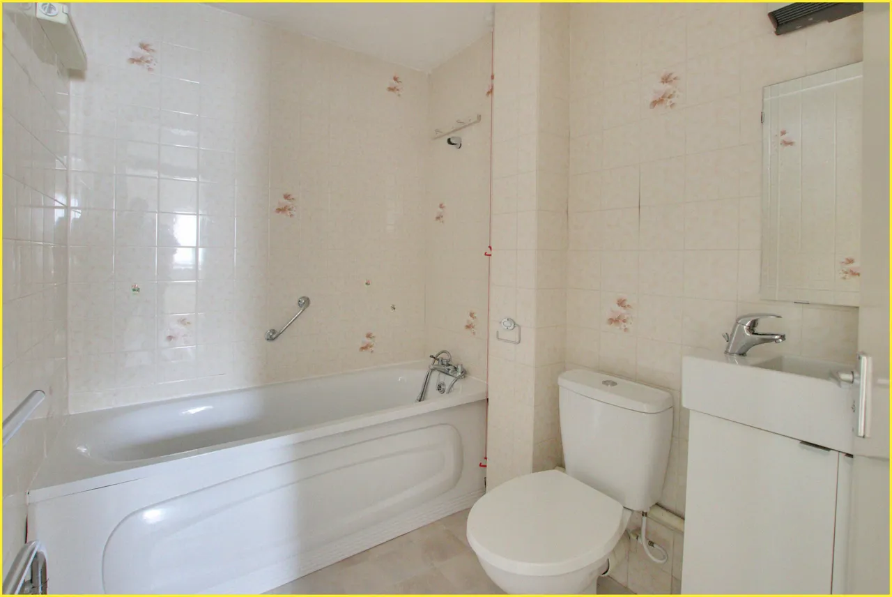Flat 18, Crittenden Lodge Pond Cottage Lane, West Wickham, West Wickham, BR4 0QD, photo 5