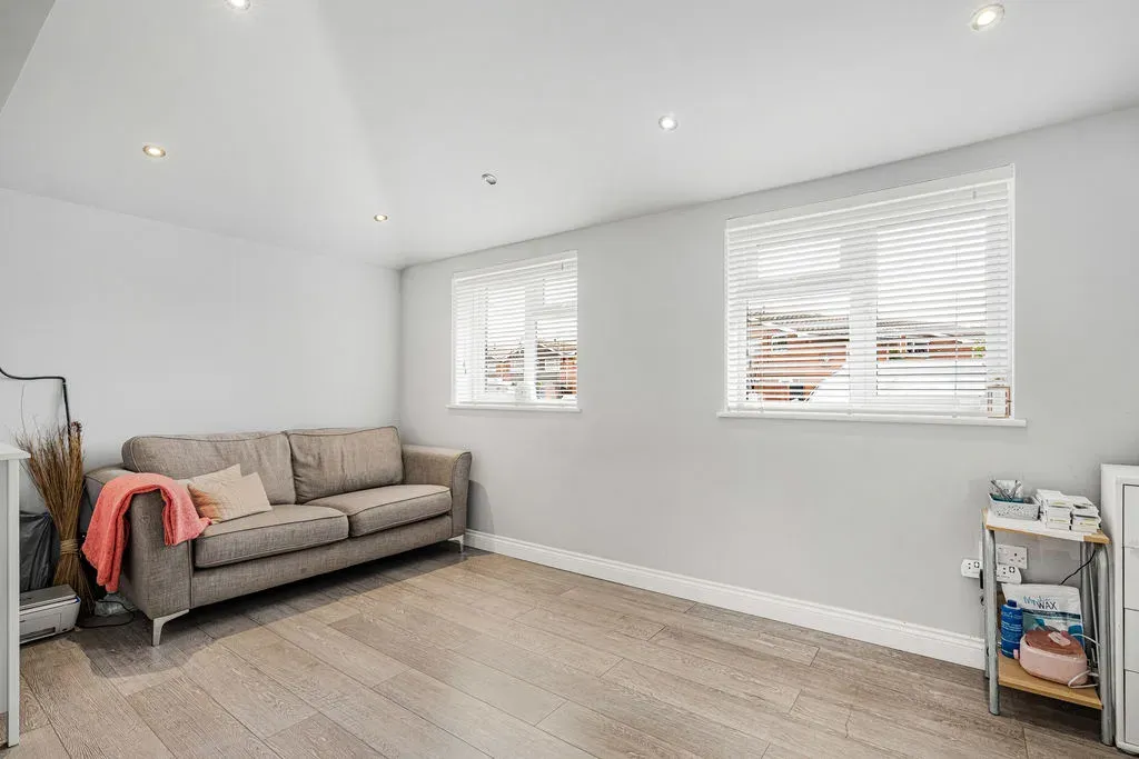 Windmill Hill Drive, Bletchley, Milton Keynes, Buckinghamshire, MK3 7RS, photo 8