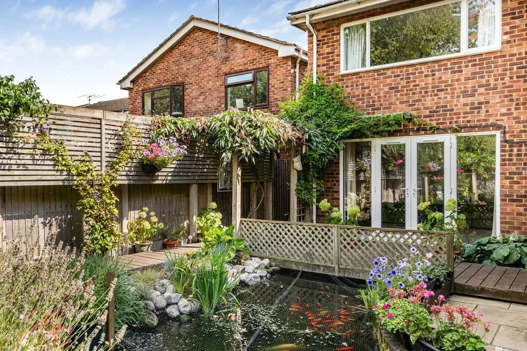 Windmill Hill Drive, Bletchley, Milton Keynes, Buckinghamshire, MK3 7RS, photo 17