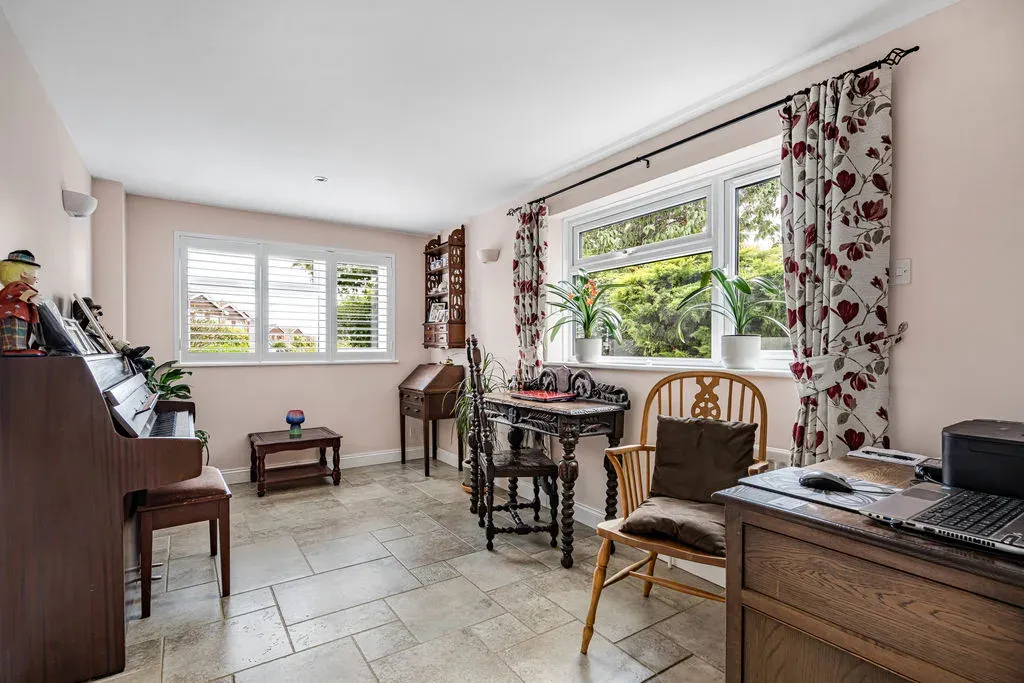 Windmill Hill Drive, Bletchley, Milton Keynes, Buckinghamshire, MK3 7RS, photo 7