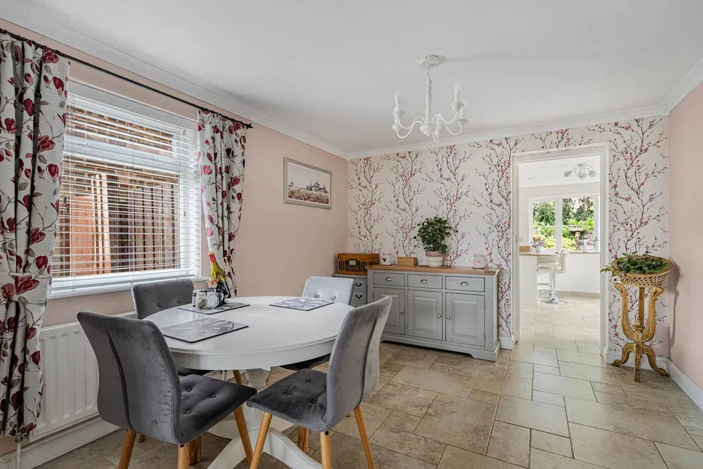 Windmill Hill Drive, Bletchley, Milton Keynes, Buckinghamshire, MK3 7RS, photo 4