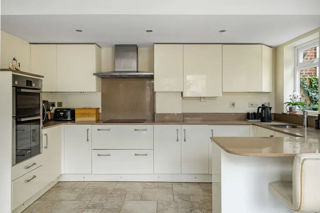Windmill Hill Drive, Bletchley, Milton Keynes, Buckinghamshire, MK3 7RS, photo 25