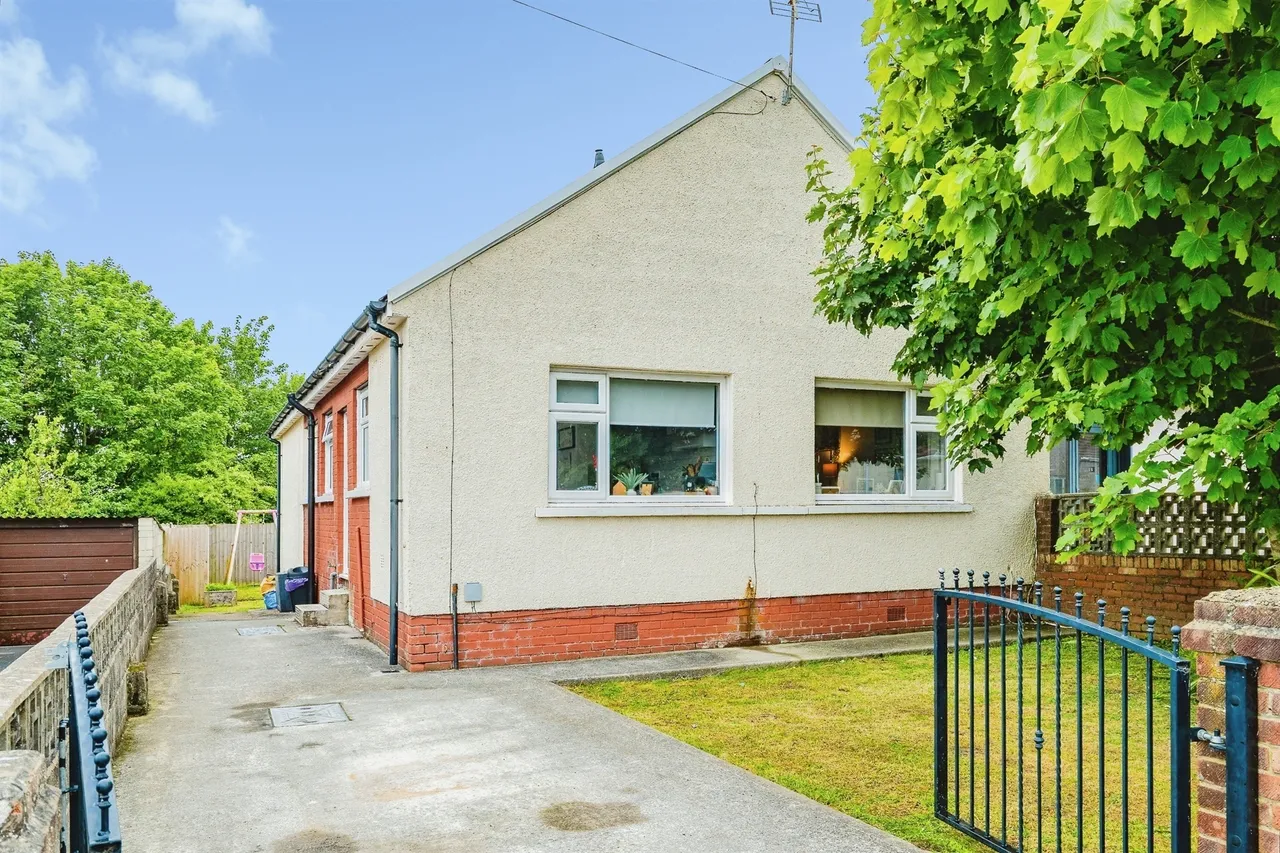 4 bed house for sale, Longfellow Drive, Bridgend, CF31