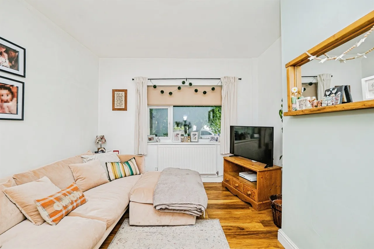 Longfellow Drive, Bridgend, CF31, photo 5