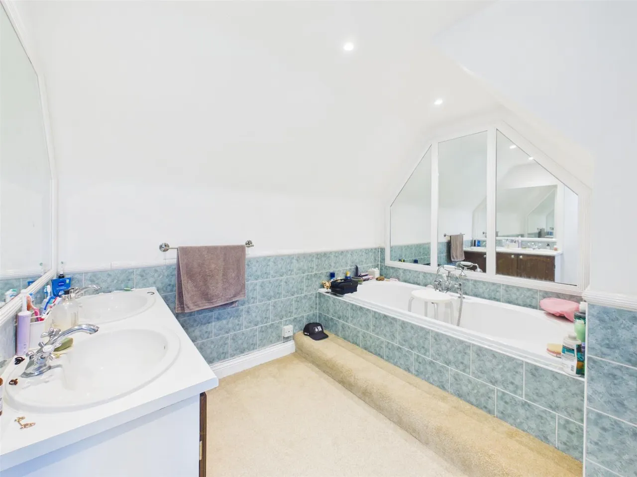 Thornhill Road, Ickenham, UB10, photo 13