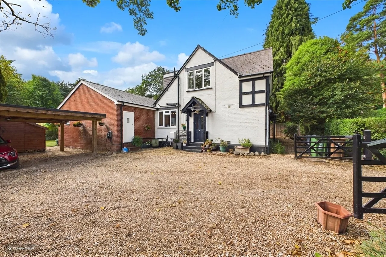 Curley Hill Road, Lightwater, GU18, photo 17