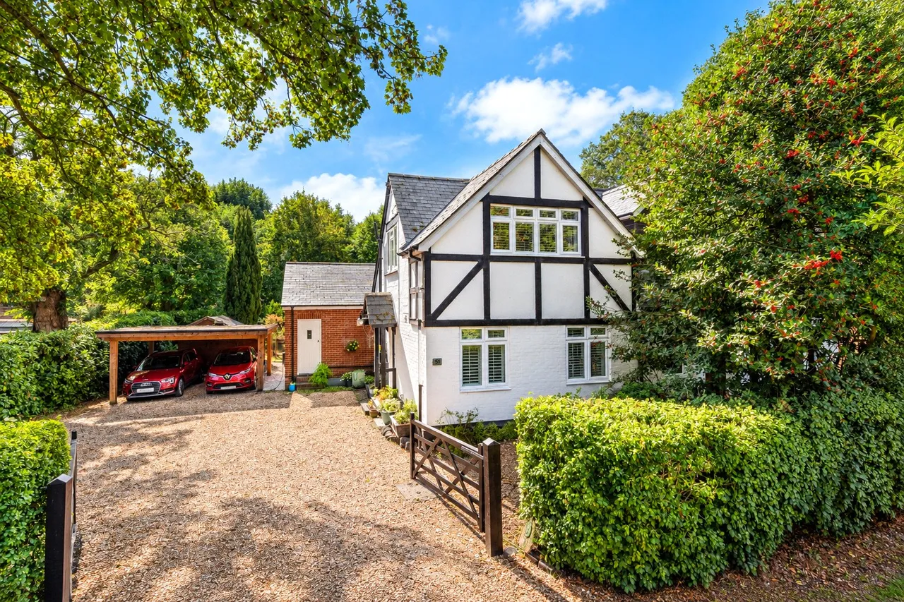 4 bed house for sale, Curley Hill Road, Lightwater, GU18
