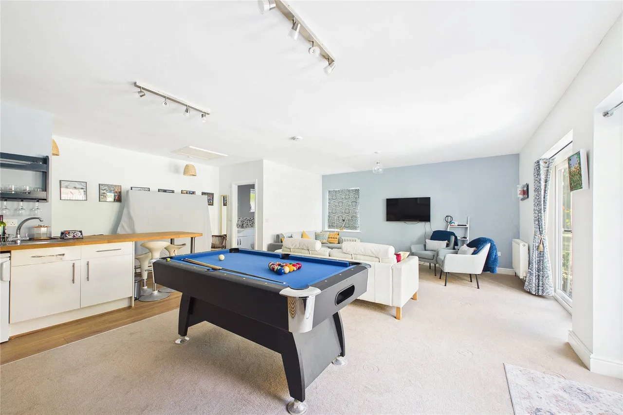 Curley Hill Road, Lightwater, GU18, photo 9