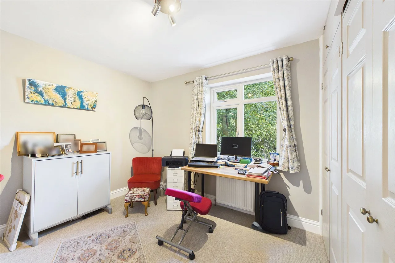 Curley Hill Road, Lightwater, GU18, photo 12